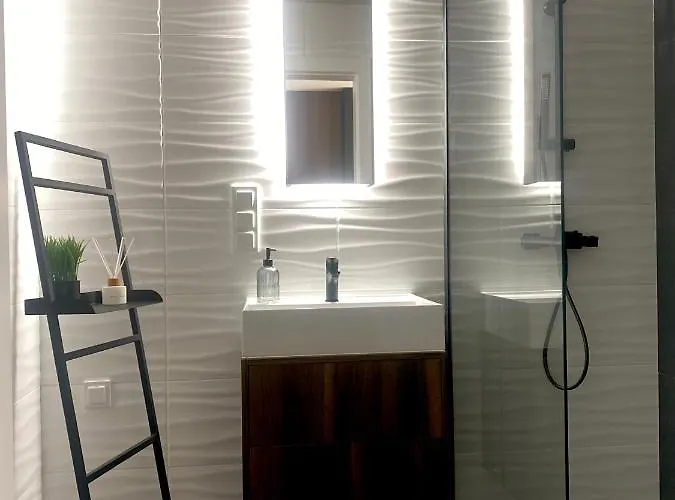 Seaside Shellter Daire